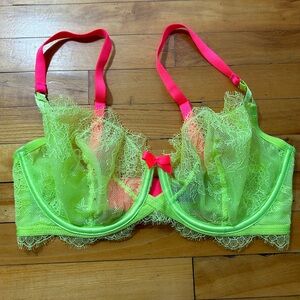 2/50$ 💛 Victoria’s Secret neon yellow lace bra